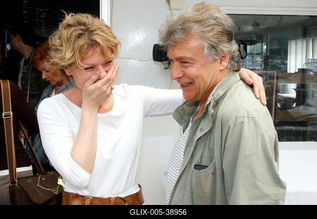 A Dunán zárták az évadot a Vígszínház művészei-stock-foto