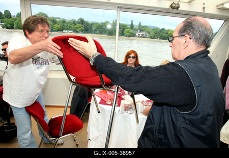 A Dunán zárták az évadot a Vígszínház művészei-stock-foto