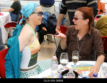 A Dunán zárták az évadot a Vígszínház művészei-stock-foto