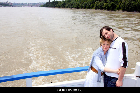 A Dunán zárták az évadot a Vígszínház művészei-stock-foto