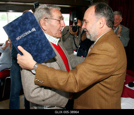 A Dunán zárták az évadot a Vígszínház művészei-stock-foto