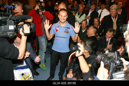 Autót és motort kapott Talma ajándékba-stock-foto