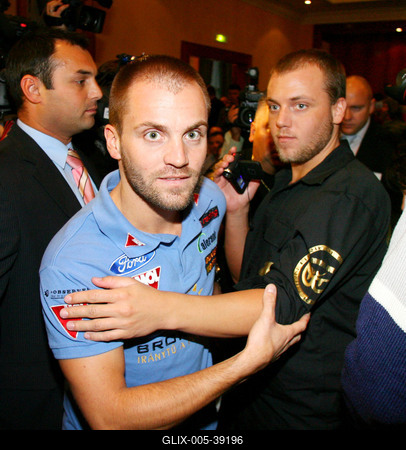 Autót és motort kapott Talma ajándékba-stock-foto