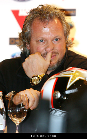 Autót és motort kapott Talma ajándékba-stock-foto