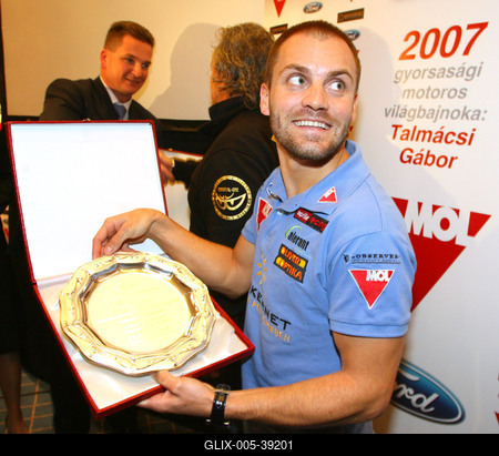 Autót és motort kapott Talma ajándékba-stock-foto