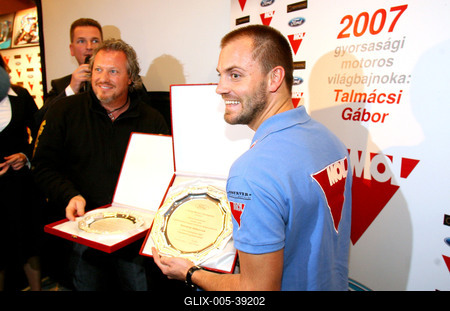 Autót és motort kapott Talma ajándékba-stock-foto