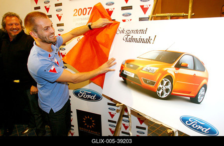 Autót és motort kapott Talma ajándékba-stock-foto