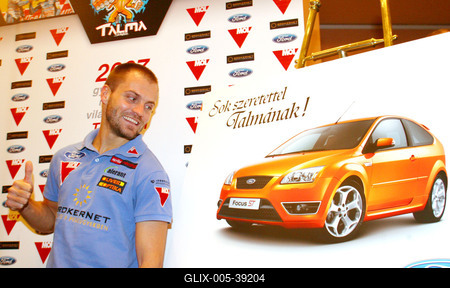 Autót és motort kapott Talma ajándékba-stock-foto