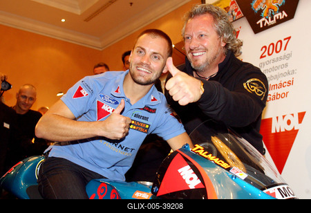 Autót és motort kapott Talma ajándékba-stock-foto