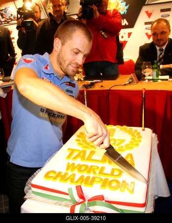 Autót és motort kapott Talma ajándékba-stock-foto