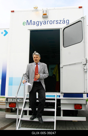 Indul az eMagyarország Roadshow-stock-foto