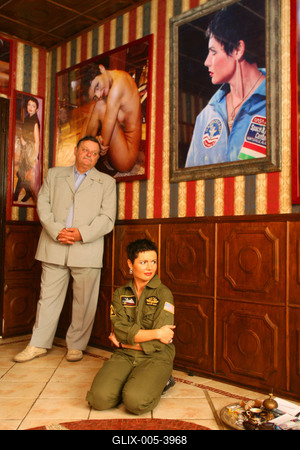 Anettka felkészült az űrugrásra-stock-foto