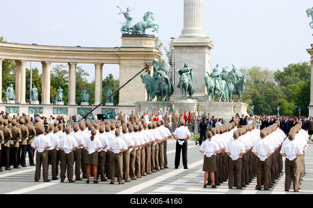 Augusztus 20-i tisztavatás a Hősök terén-stock-foto