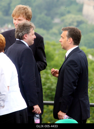 George Bush Budapesten-stock-foto