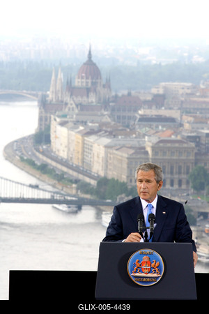 George Bush Budapesten-stock-foto