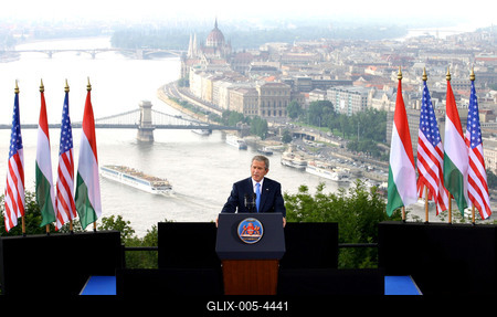 George Bush Budapesten-stock-foto