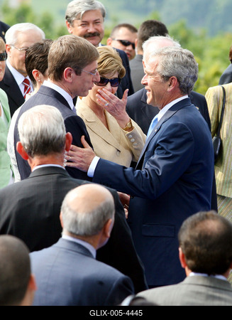 George Bush Budapesten-stock-foto