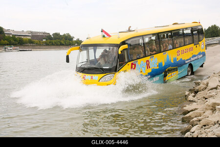 Kétéltű turistabusz-stock-foto