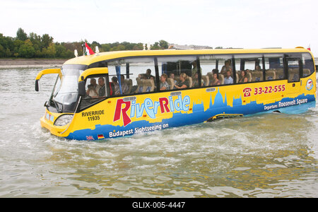 Kétéltű turistabusz-stock-foto