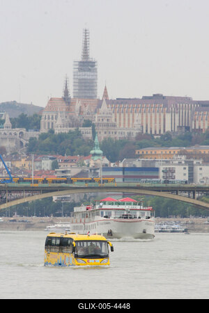 Kétéltű turistabusz-stock-foto