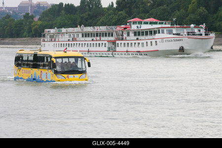 Kétéltű turistabusz-stock-foto