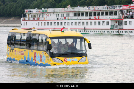 Kétéltű turistabusz-stock-foto