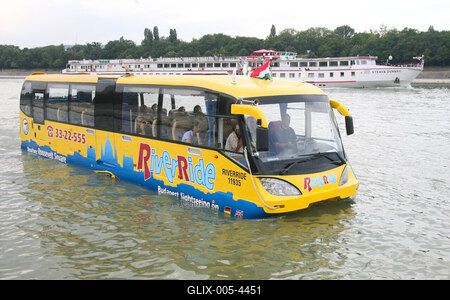 Kétéltű turistabusz-stock-foto