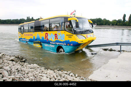 Kétéltű turistabusz-stock-foto