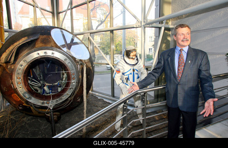 Ötven éves az űrkorszak - kiállítás a Közlekedési Múzeumban-stock-foto