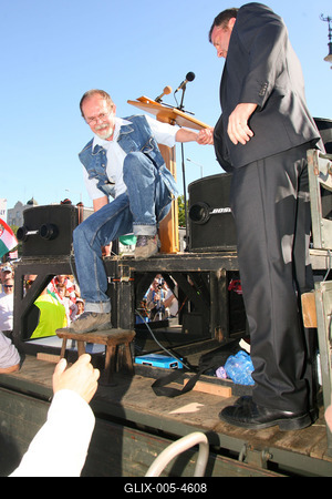Az előrehozott választásokért demonstráltak a Hősök terén-stock-foto