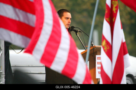 Gyerekeket is avatott a Magyar Gárda-stock-foto