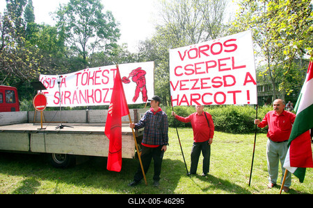 Tömegek a városligeti majálison-stock-foto