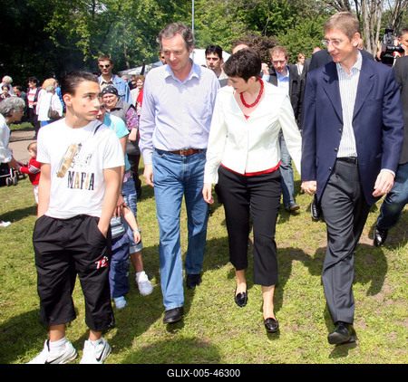 Tömegek a városligeti majálison-stock-foto