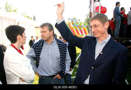 Tömegek a városligeti majálison-stock-foto