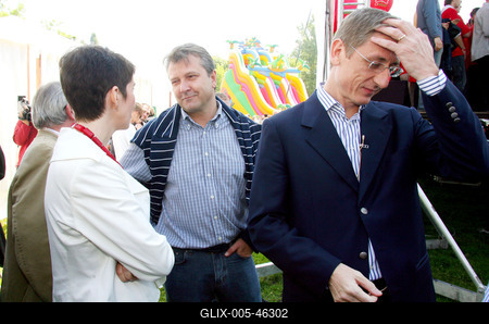 Tömegek a városligeti majálison-stock-foto