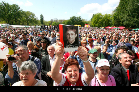 Tömegek a városligeti majálison-stock-foto