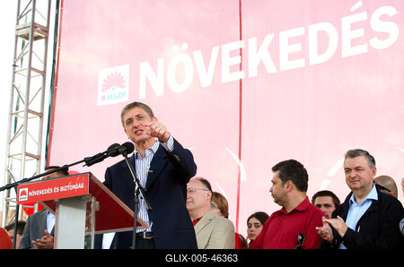 Tömegek a városligeti majálison-stock-foto