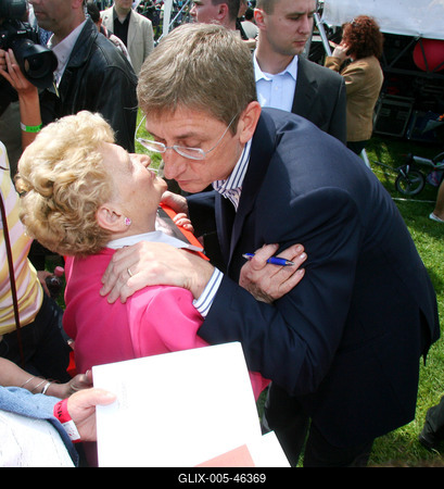 Tömegek a városligeti majálison-stock-foto