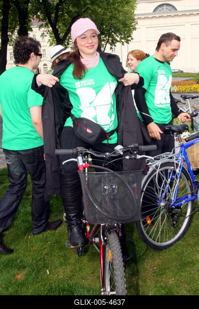 Kritikus tömeg-stock-foto