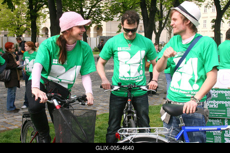 Kritikus tömeg-stock-foto