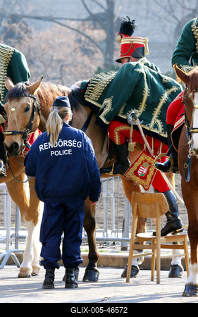 Zászlófelvonás a Kossuth téren-stock-foto