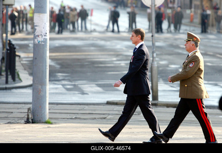 Zászlófelvonás a Kossuth téren-stock-foto