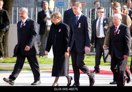 Zászlófelvonás a Kossuth téren-stock-foto