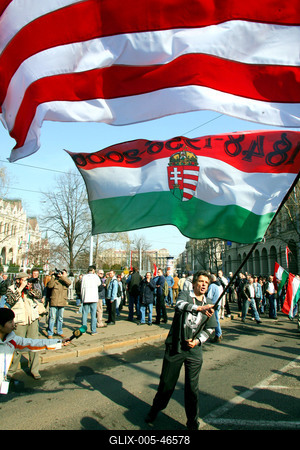 Zászlófelvonás a Kossuth téren-stock-foto