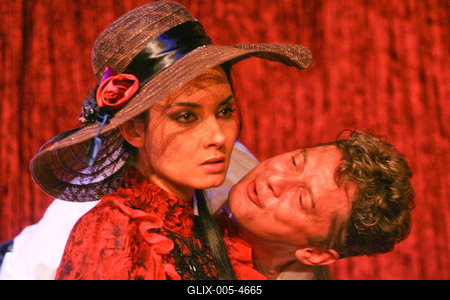 Színház - Családi ágy a Komédiumban-stock-foto