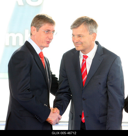 Átadták a Megyeri hidat-stock-foto