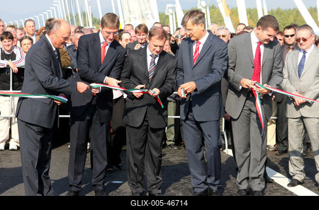 Átadták a Megyeri hidat-stock-foto