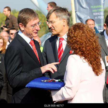 Átadták a Megyeri hidat-stock-foto