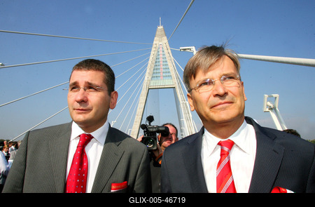 Átadták a Megyeri hidat-stock-foto