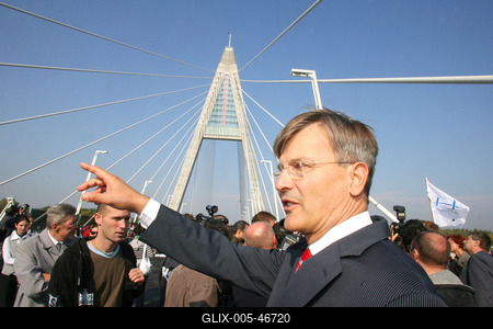 Átadták a Megyeri hidat-stock-foto